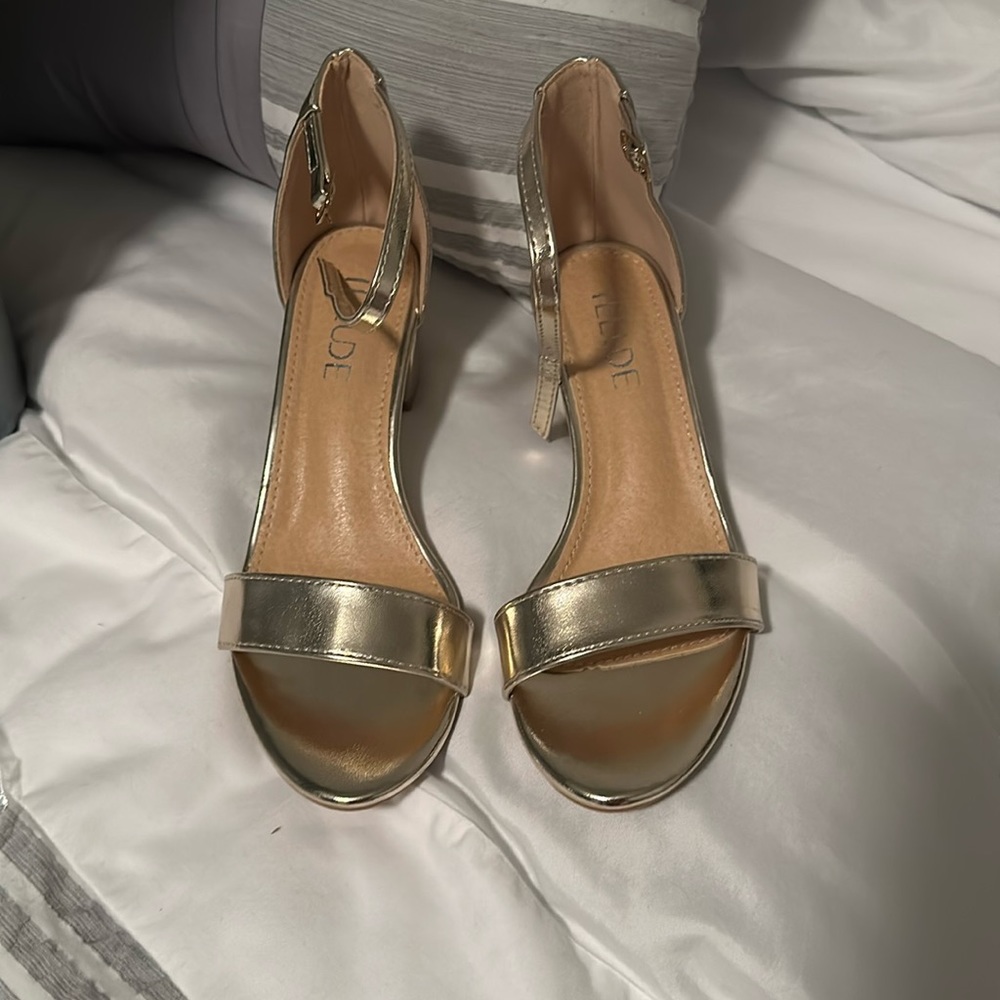 Jasmine Gold low heels